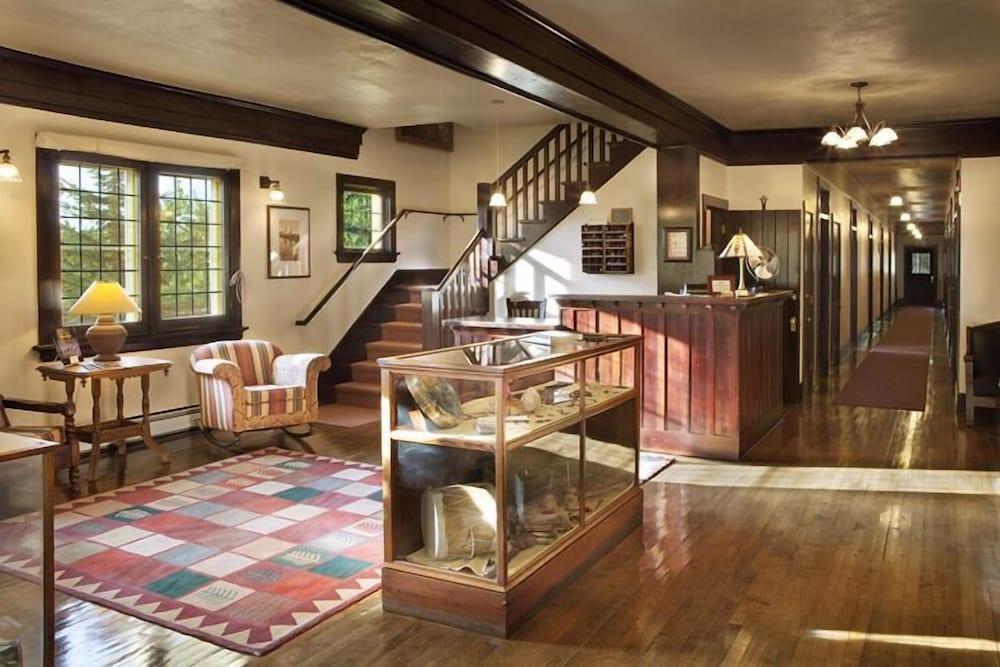 Belton Chalet photo 2