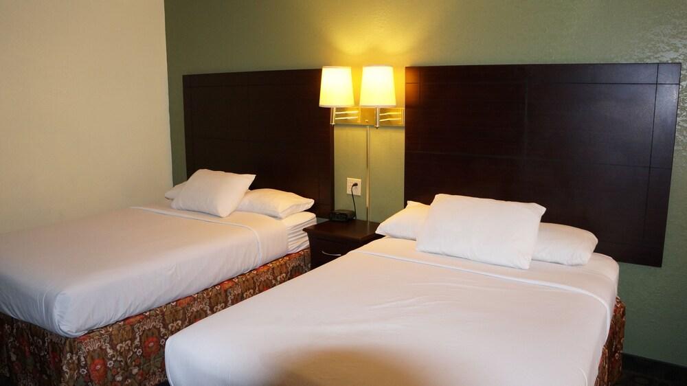 Regency Inn photo 20