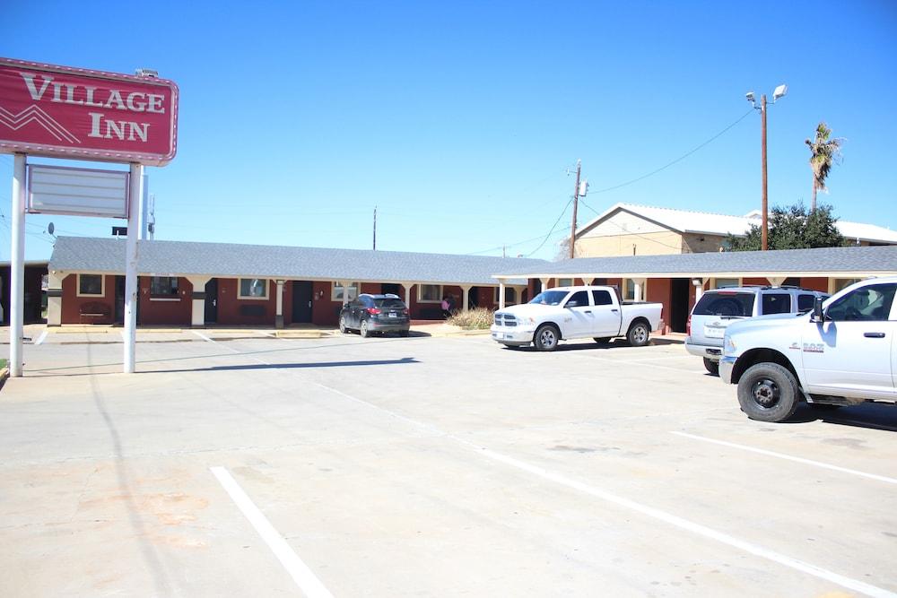 Village Inn Cotulla photo 40