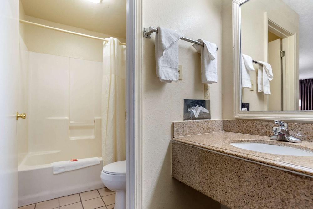 Econo Lodge Pearl - Jackson photo 28