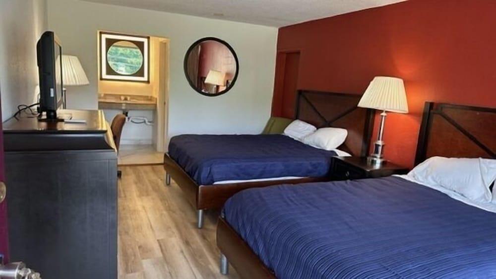 Virginian Motel photo 3