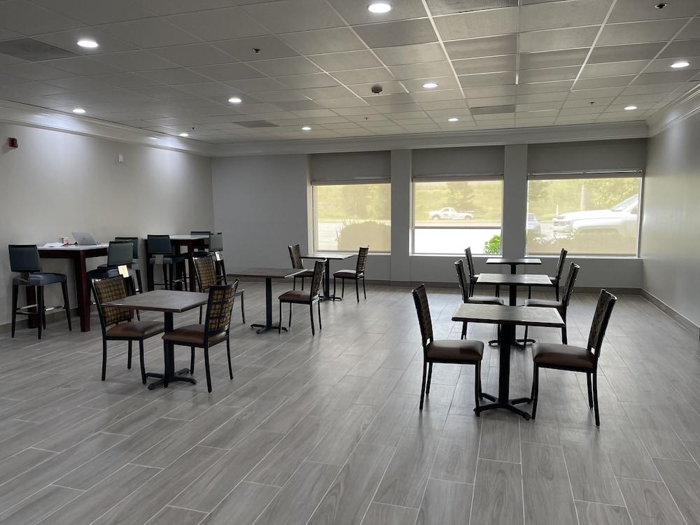 Quality Inn & Suites New Hartford - Utica photo 39