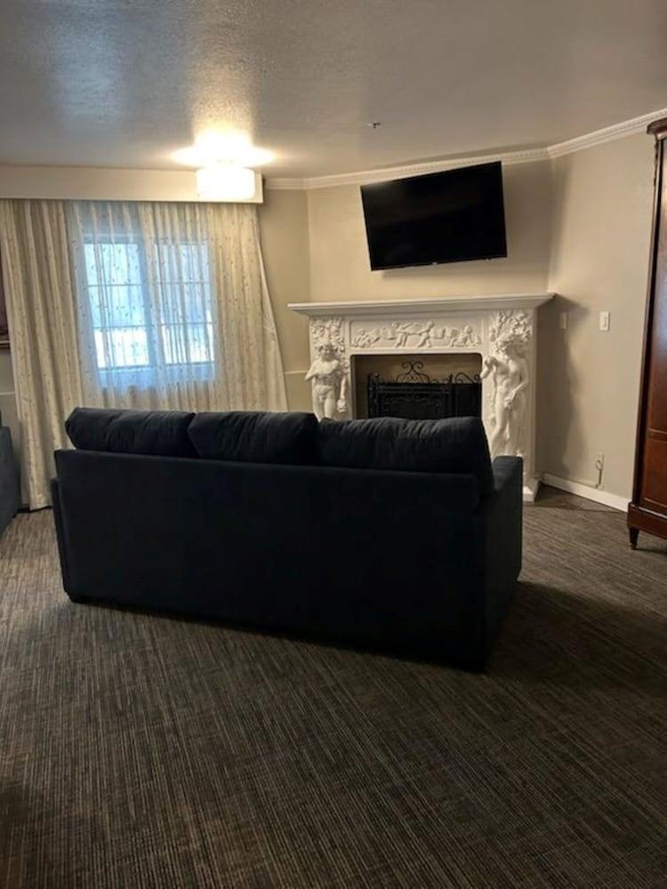 Chateau Big Bear Boutique Hotel, BW Signature Collection photo 18