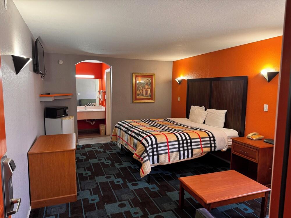 luxury inn photo 4