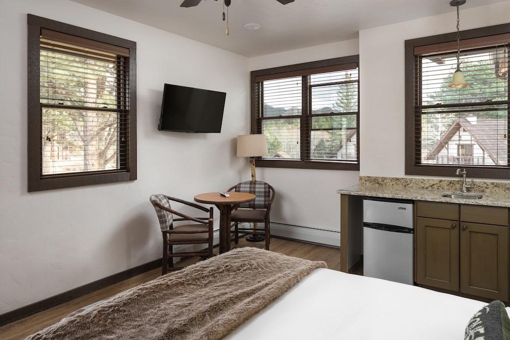 The Landing at Estes Park - Riverside Retreat photo 22