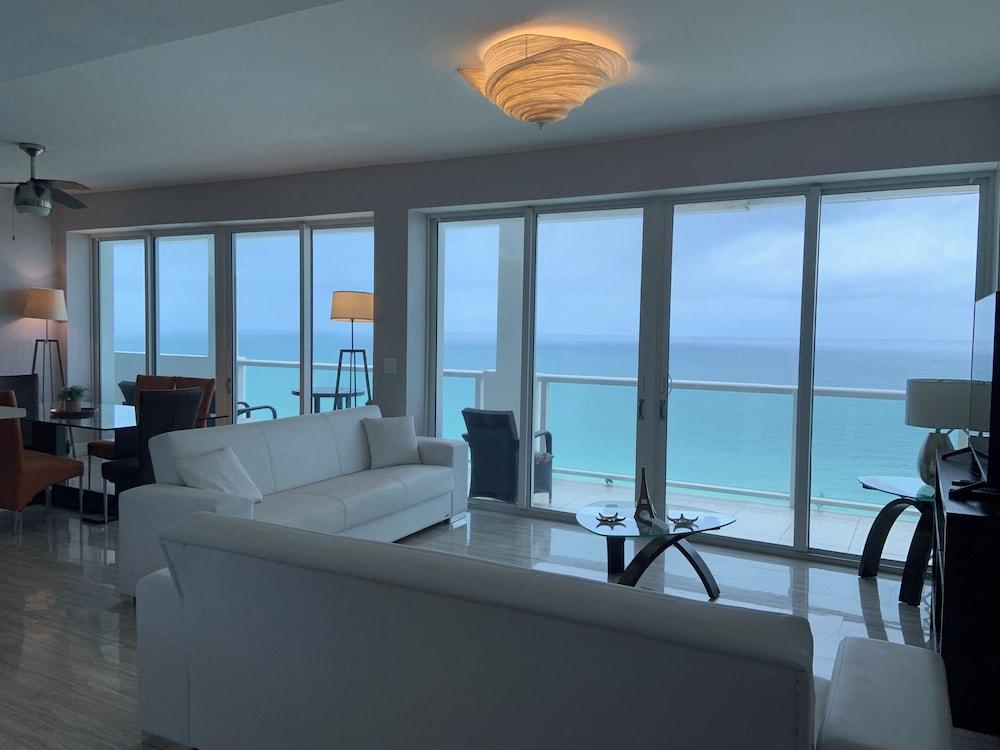 Penthouse oceanview photo 3