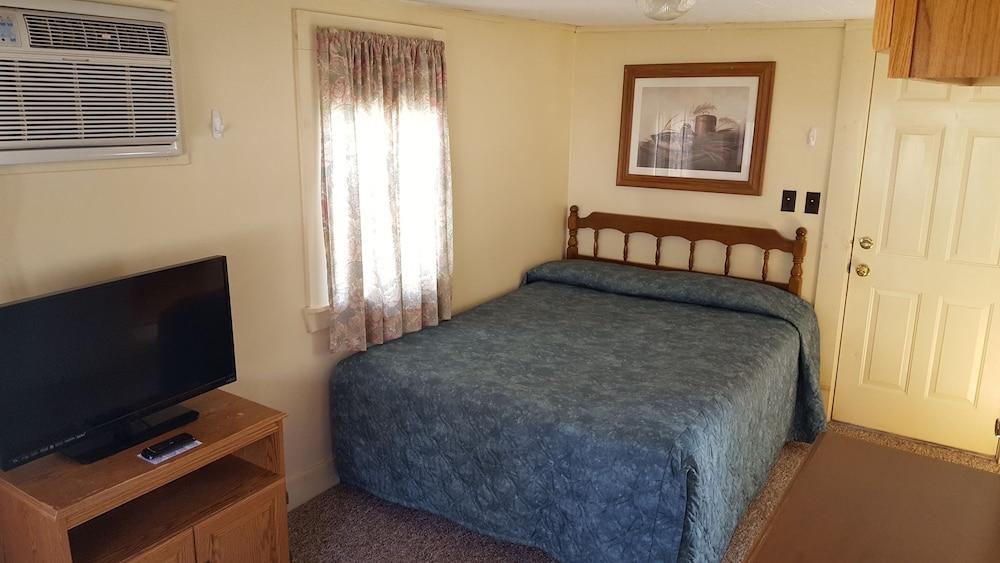 Riverbank Motel and Cabins photo 45