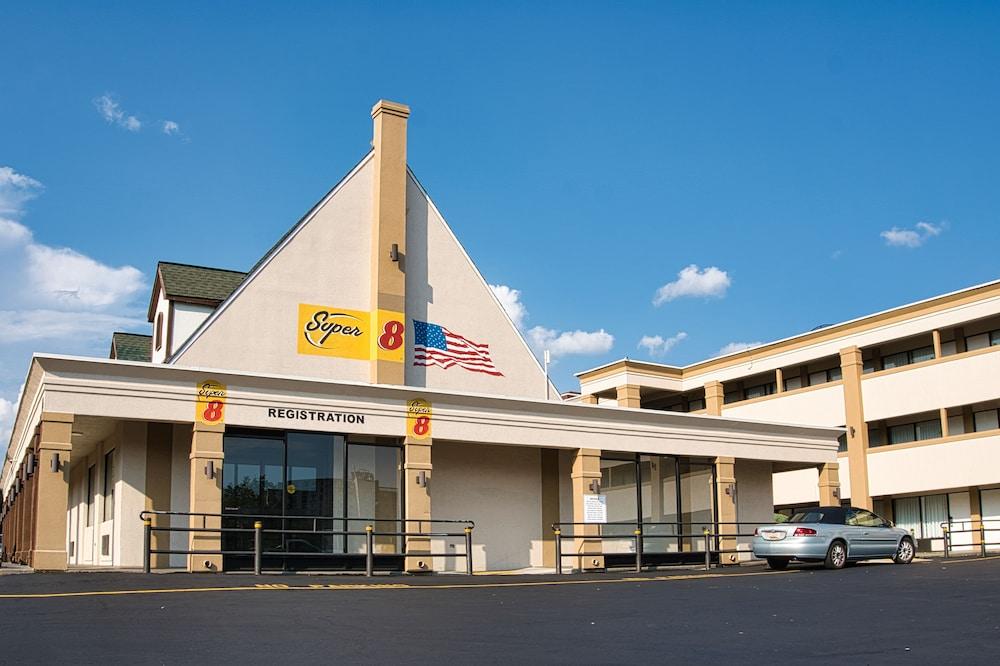 Super 8 by Wyndham Alexandria/Washington D.C. Area photo 1