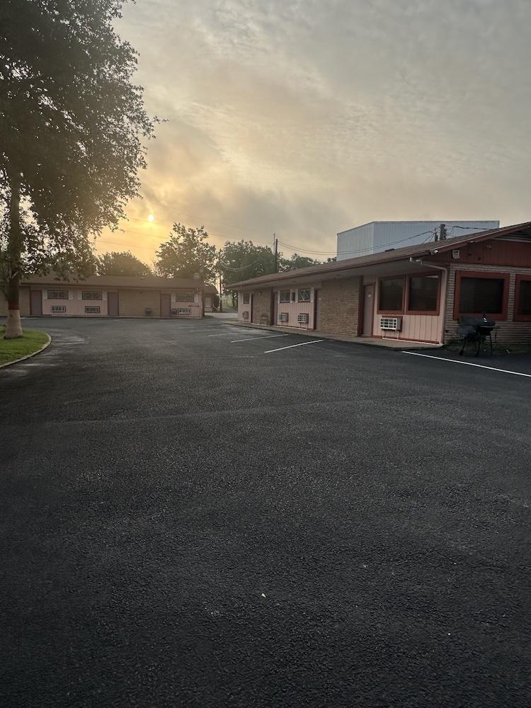 Wildflower Inn & RV Park photo 8