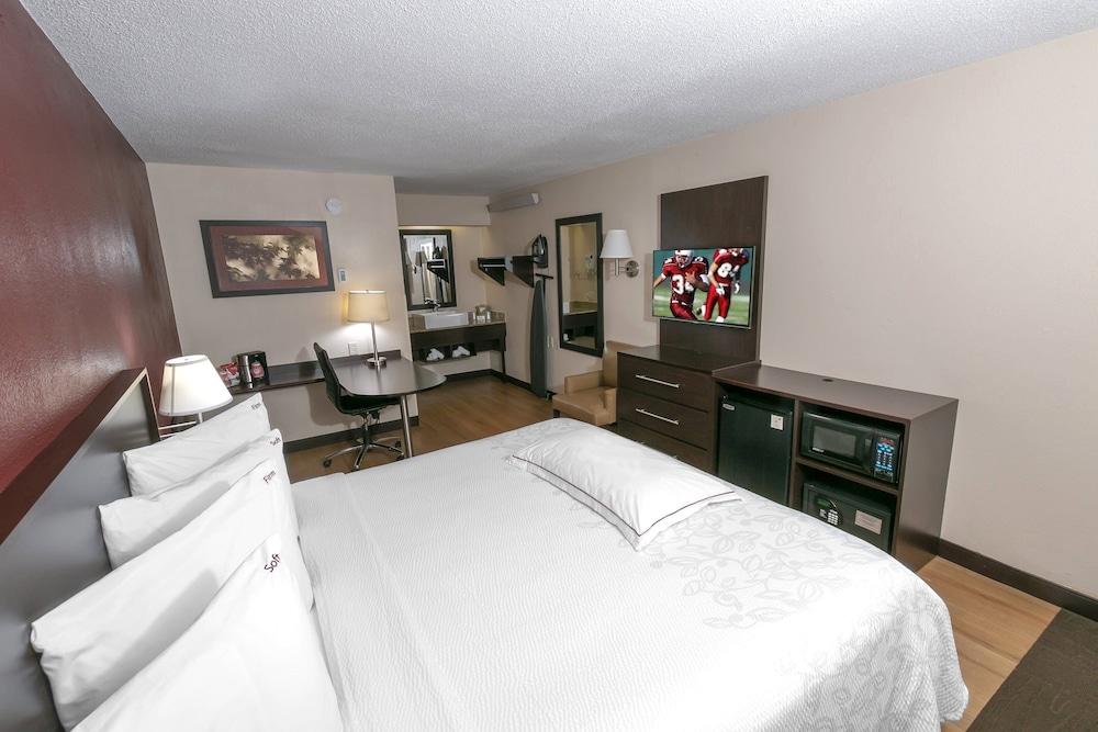 Red Roof Inn PLUS+ University at Buffalo - Amherst photo 16