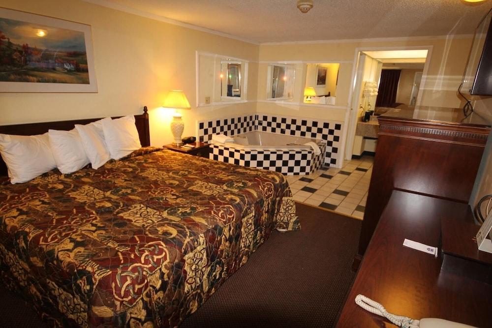 Rodeway Inn & Suites Saginaw I-675 photo 31