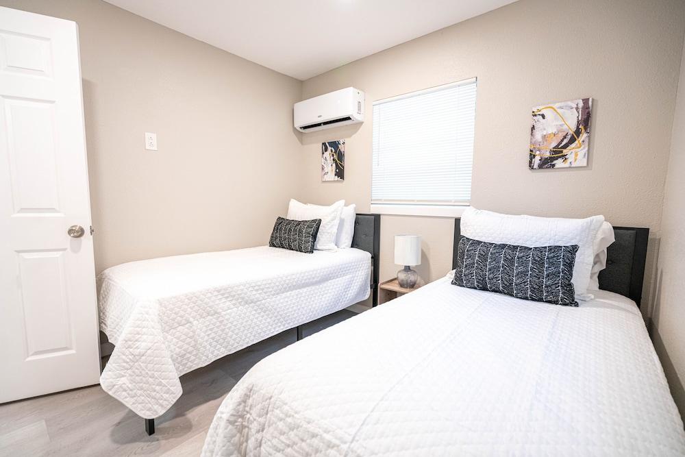 University Serenity Suites 14th photo 14