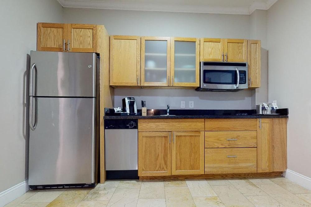 Nuvo Suites Hotel photo 21