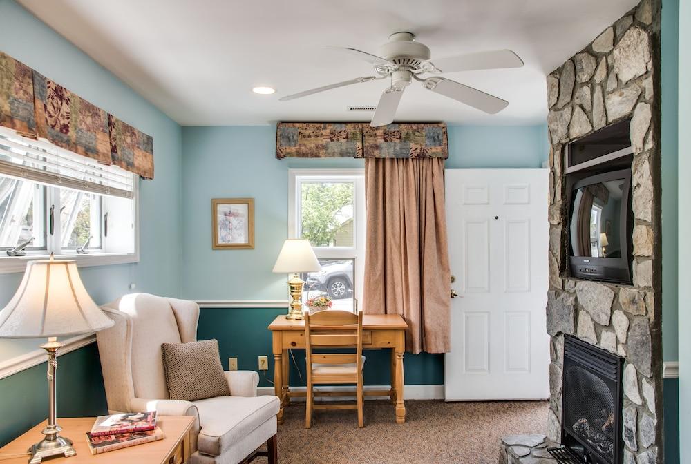 Boxwood Lodge photo 37