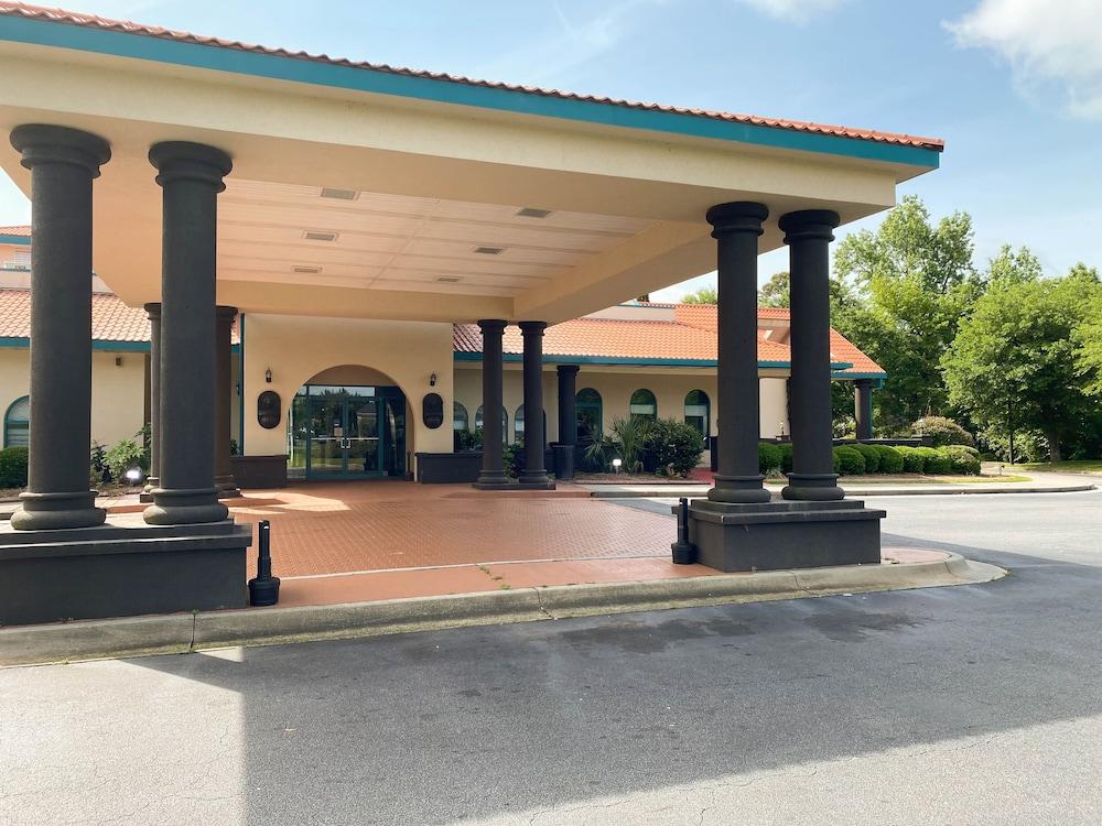 Motel 6 Savannah, GA- Gateway & I-95 photo 27