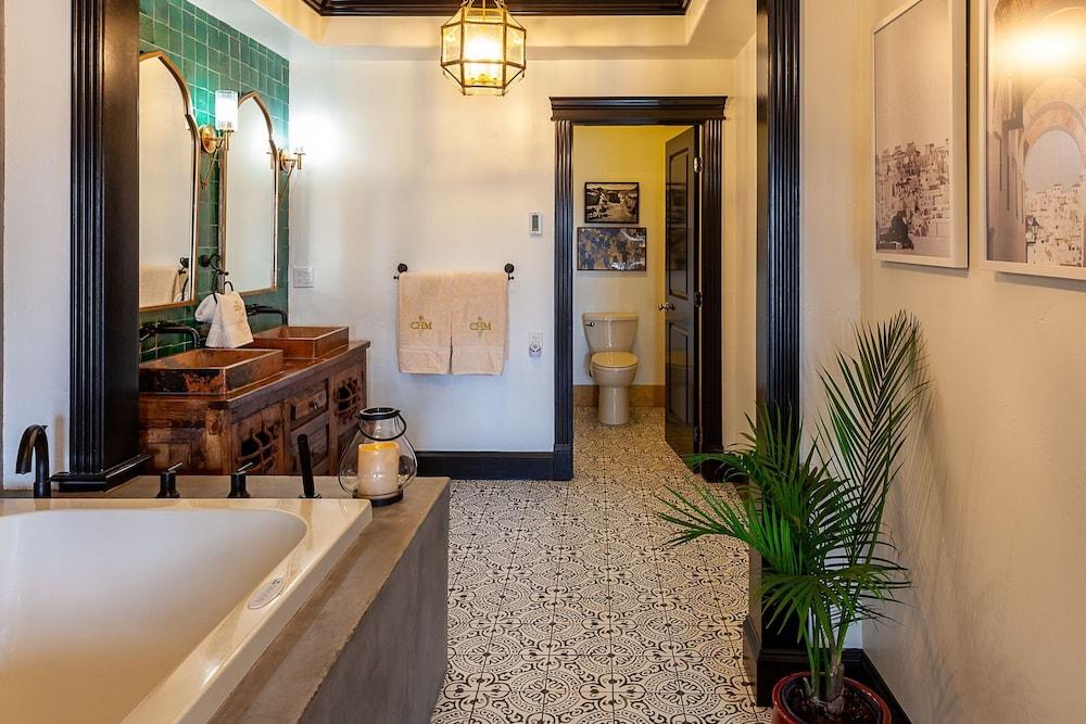 Cameo Heights Mansion photo 82