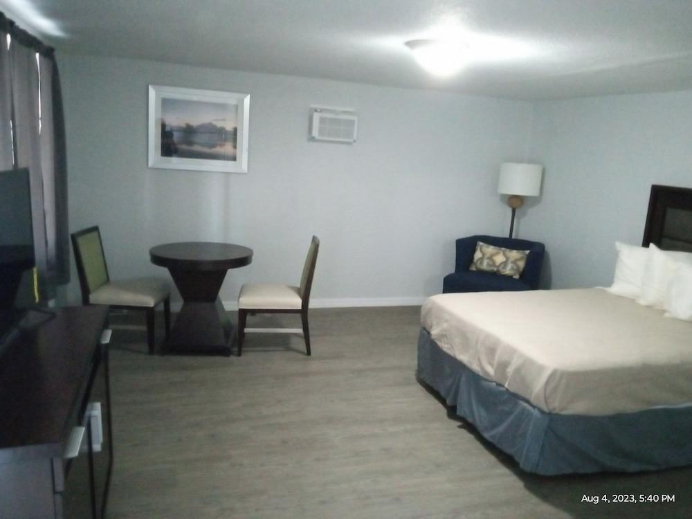 Homes-N-Courts photo 10