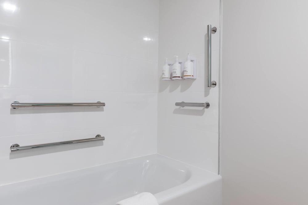 Wingate by Wyndham Geneva at SPIRE Academy photo 26