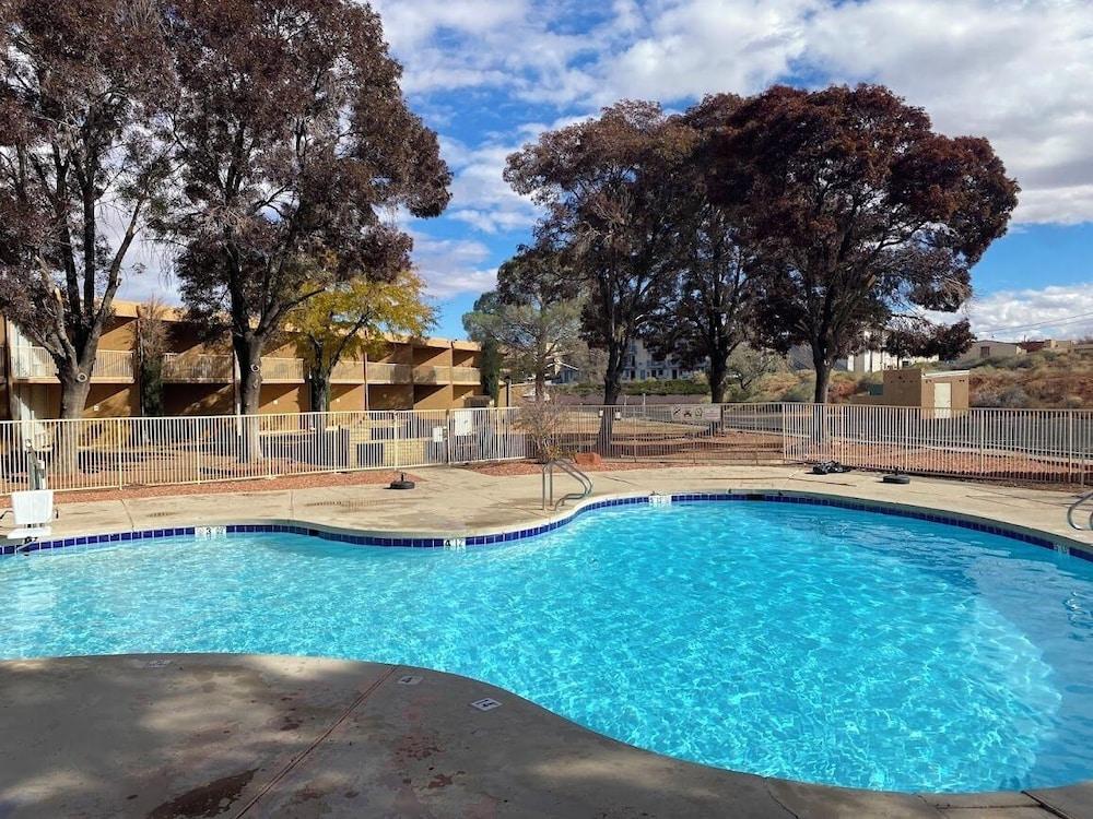 Scenic View Inn - Page AZ photo 3