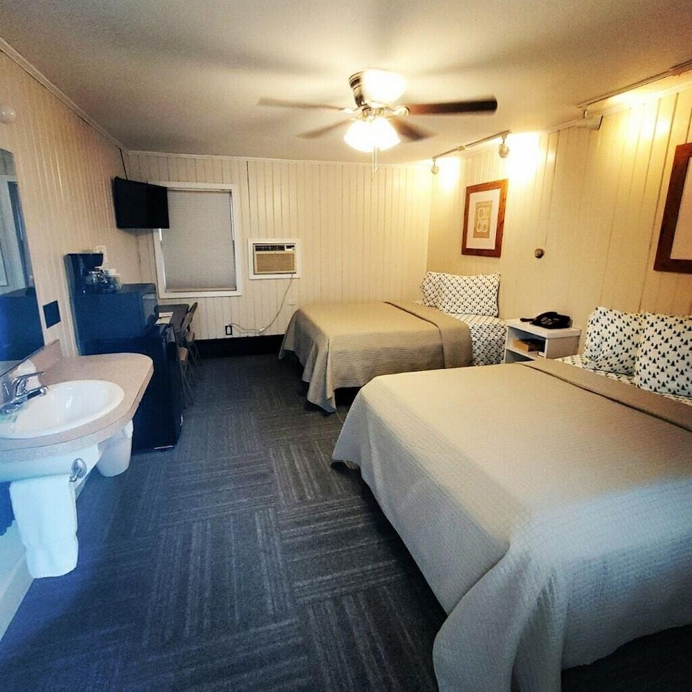 Evergreen Inn photo 4