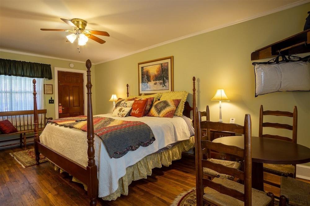 Hemlock Inn photo 47