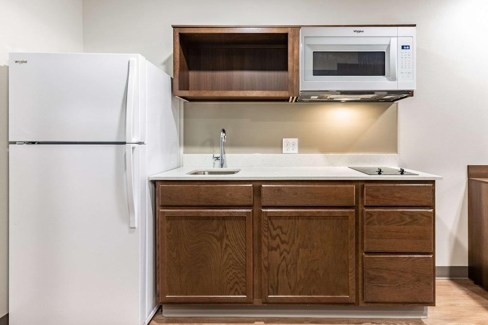 WoodSpring Suites Indianapolis Airport South photo 2