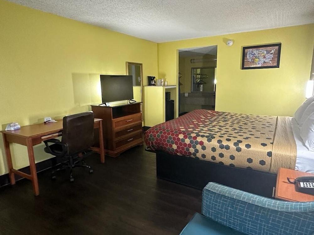 Econo Lodge Picayune photo 8