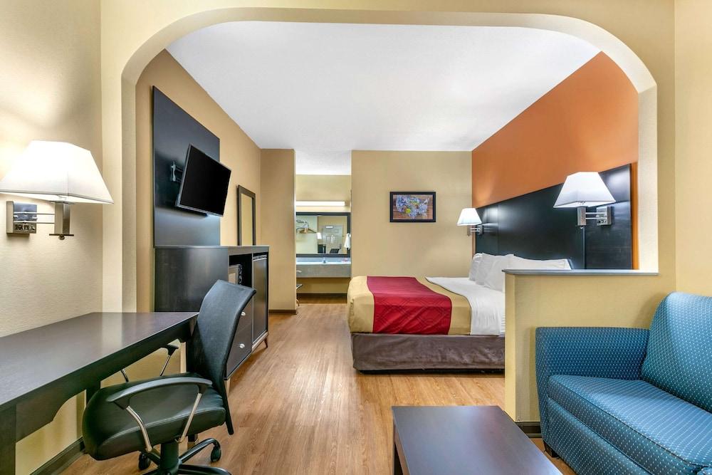 Econo Lodge Northport - Tuscaloosa photo 22
