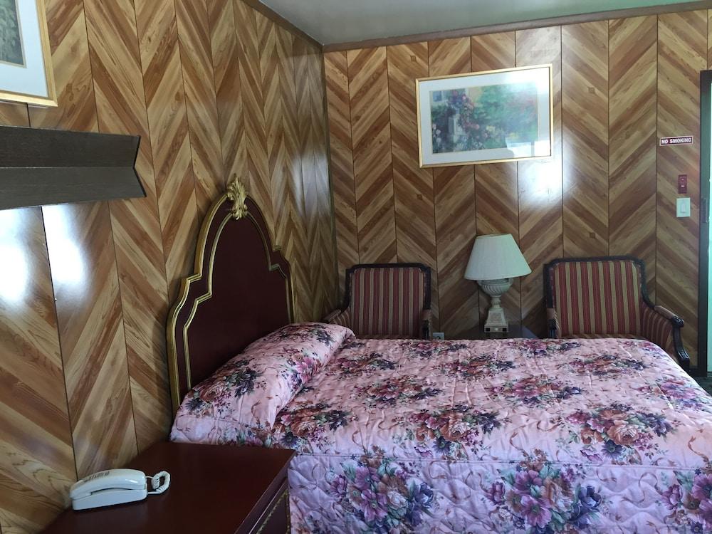 Sunset Motel photo 21