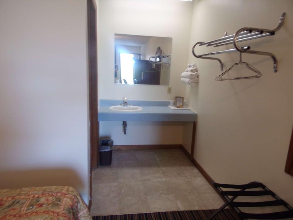 Huggy Bear Motel photo 18
