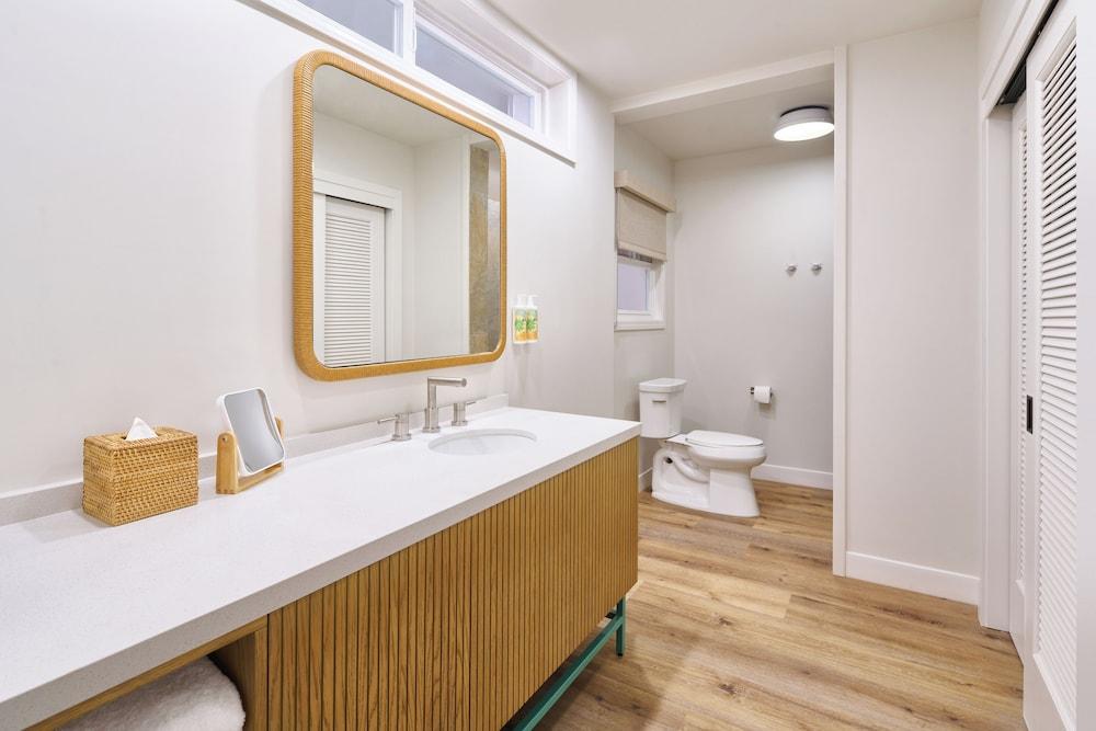 Royal Lahaina Bungalows & Spa photo 20