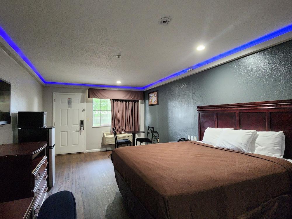 Express Inn Hobby photo 14