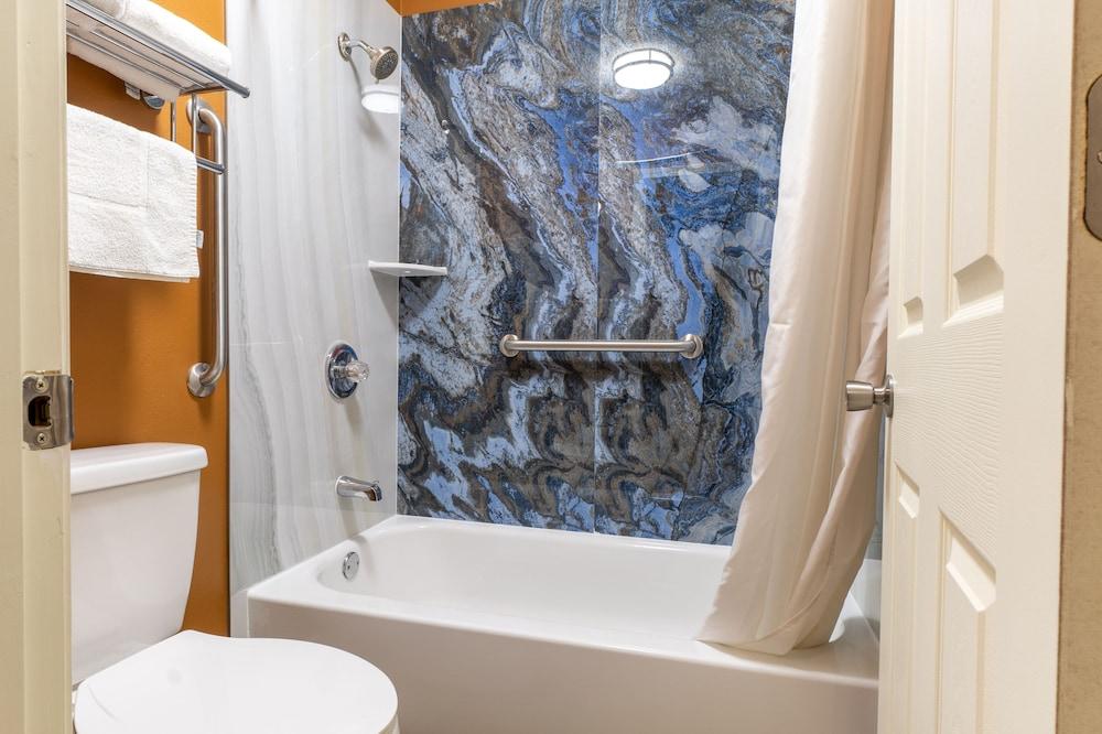 Quality Inn & Suites Corinth West photo 27