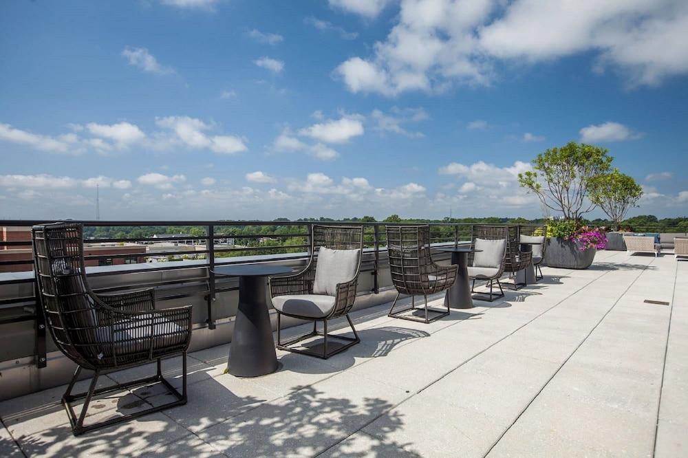 Global Luxury Suites at Bethesda Metro photo 4