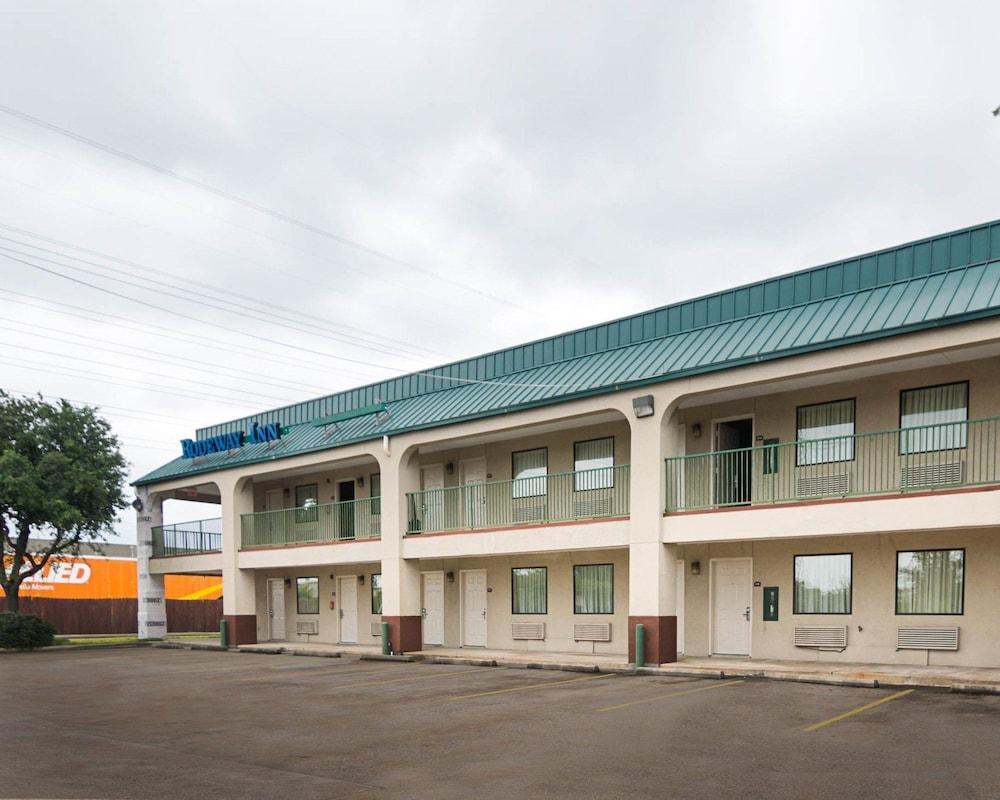 Rodeway Inn & Suites Highway 290 Northwest photo 15