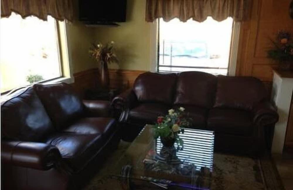 Downtowner Inn and Suites Hobby photo 5