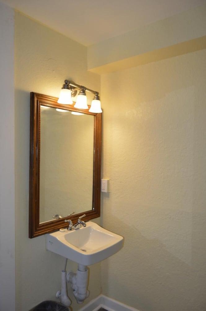Regency Inn photo 16