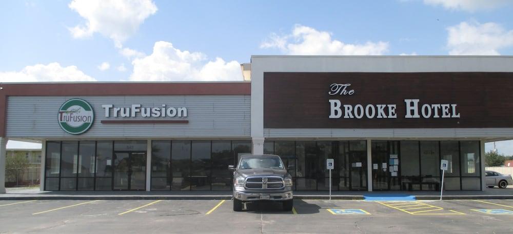 The Brooke Hotel — hotel in Brookshire