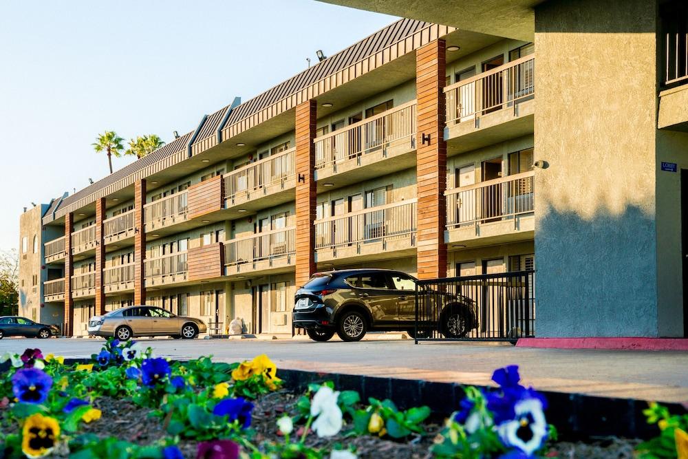 Gateway Inn Gardena photo 42