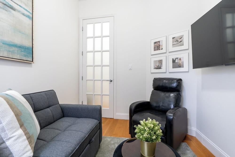 Elegant Harlem Suites photo 8