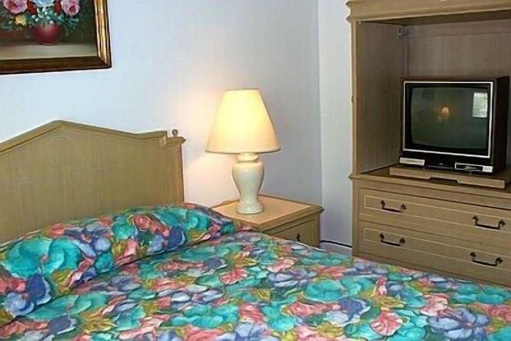 Aquarius Arms Motel photo 32