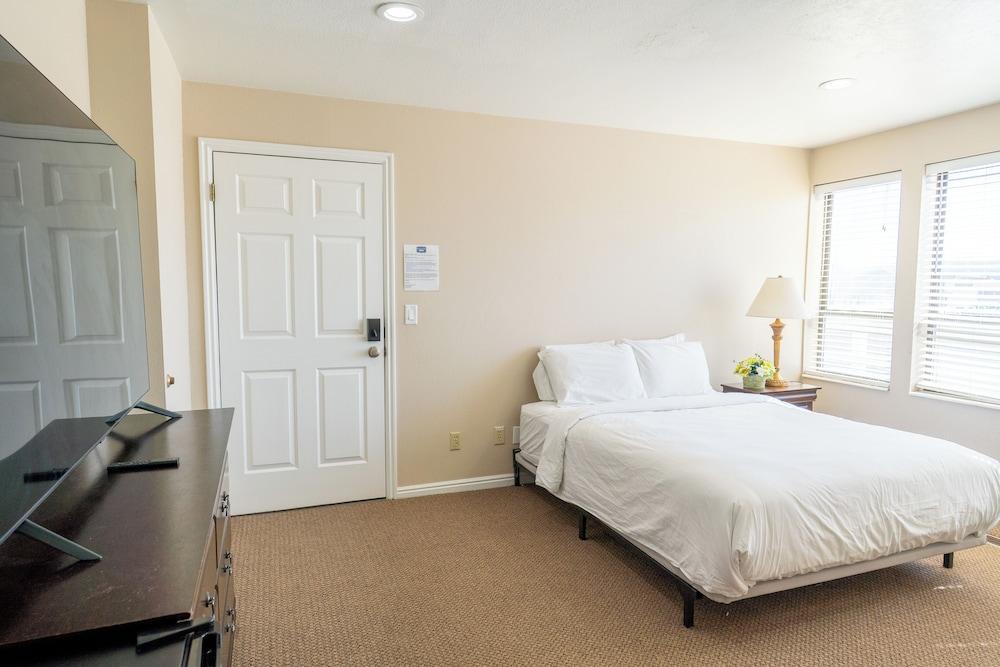 Road Creek Inn photo 53
