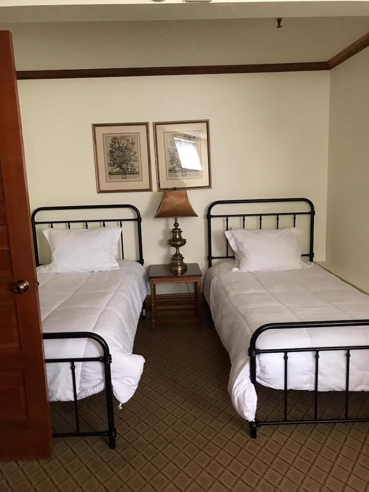 Pacific Grove Inn photo 62