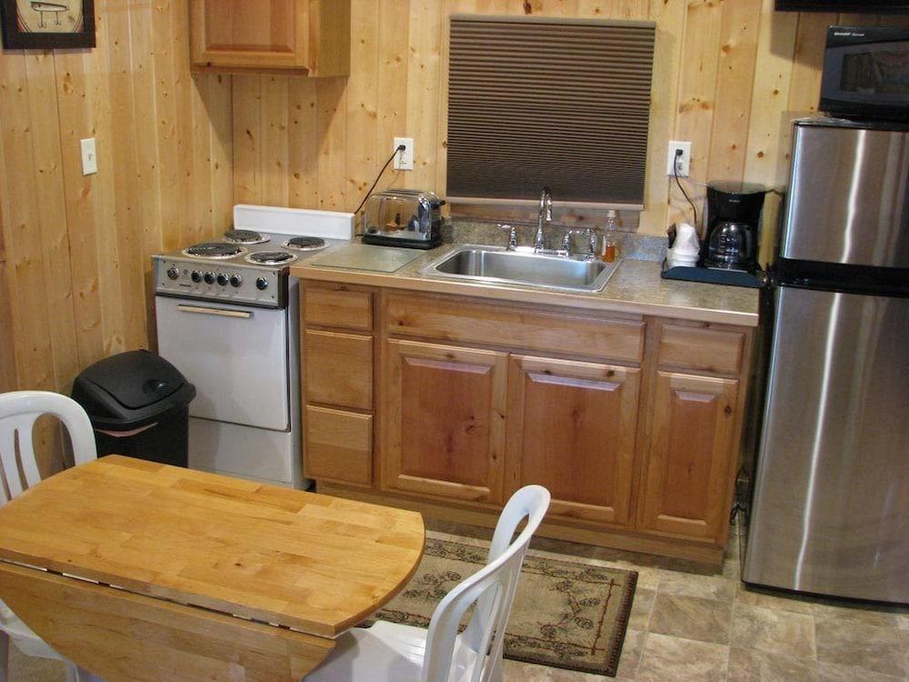 Evergreen Motel photo 13