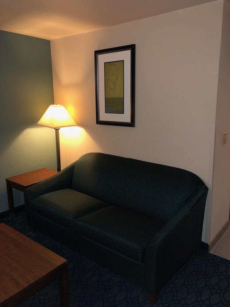 Country View Inn & Suites photo 4