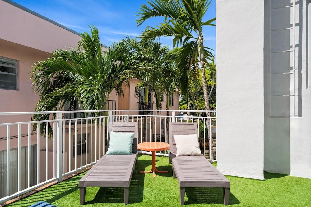 Blue Flamingo Suites photo 44