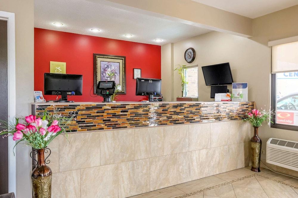 Econo Lodge Shorewood photo 2