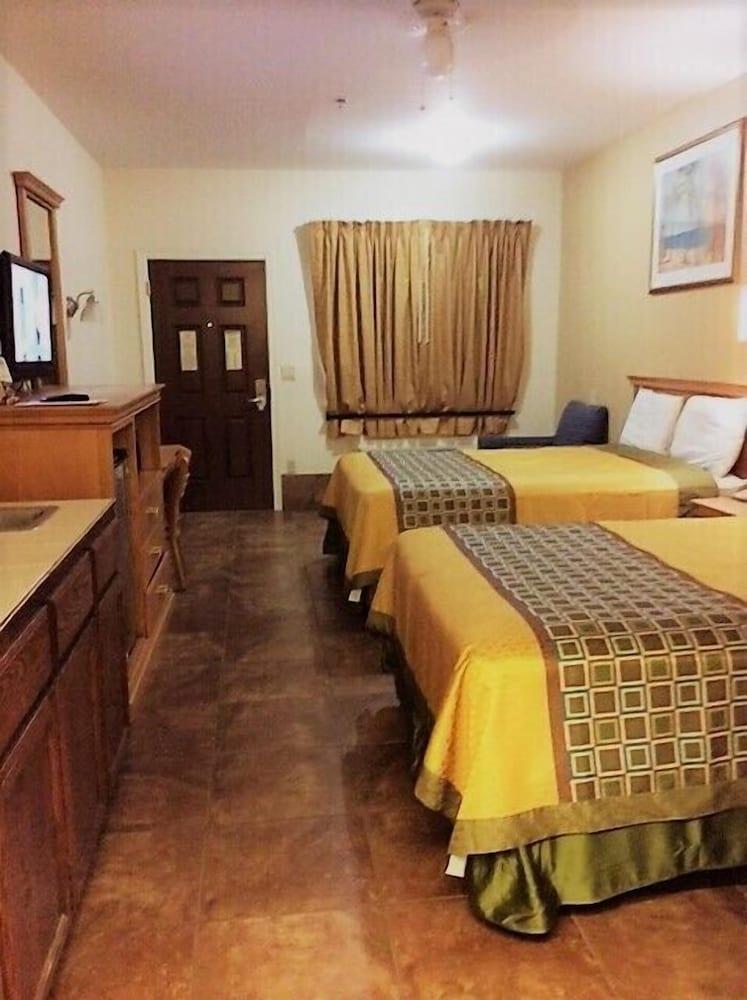 Texas Inn Weslaco photo 21