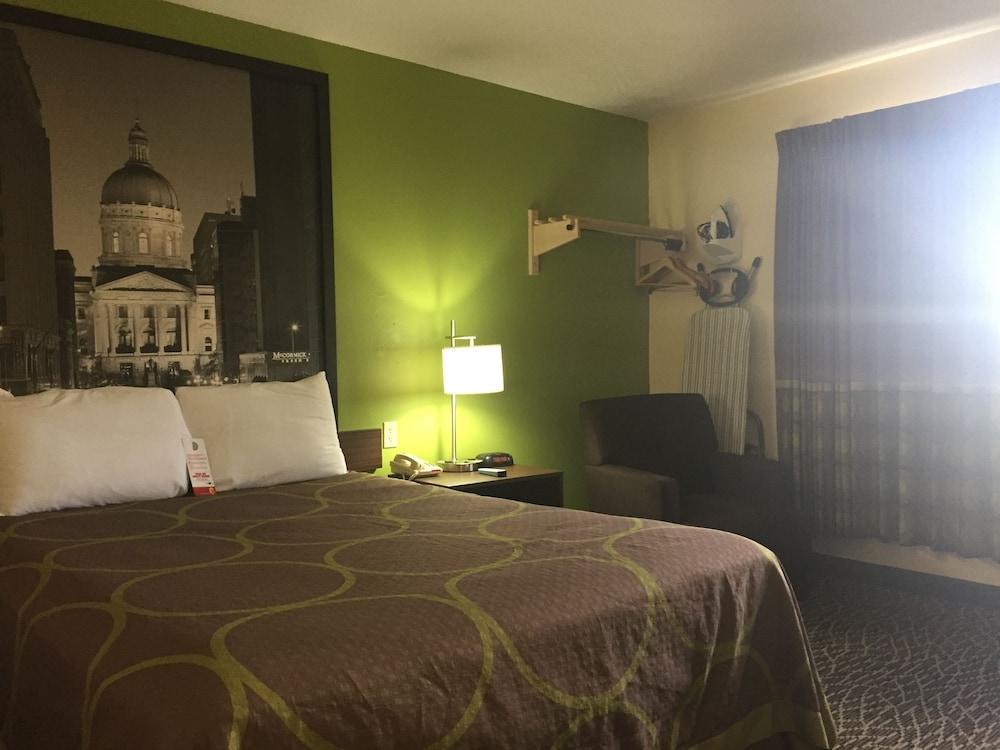 Super 8 by Wyndham Muncie/Ball St. College Area photo 6