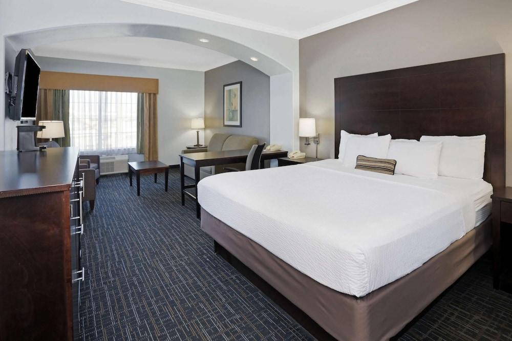 Sonesta Essential Houston Westchase photo 13